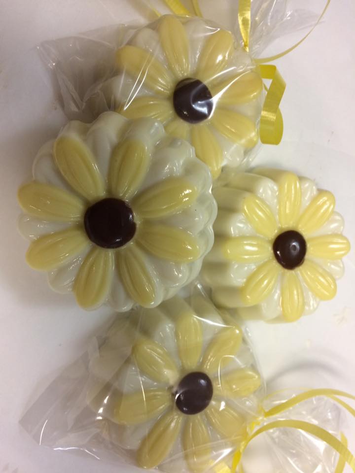 Daisy Sandwich cookies dipped in Chocolate